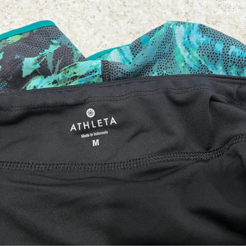 Athleta Track This Run Shorts Napali Tropical Green Teal Black Size Medium - Picture 14 of 14
